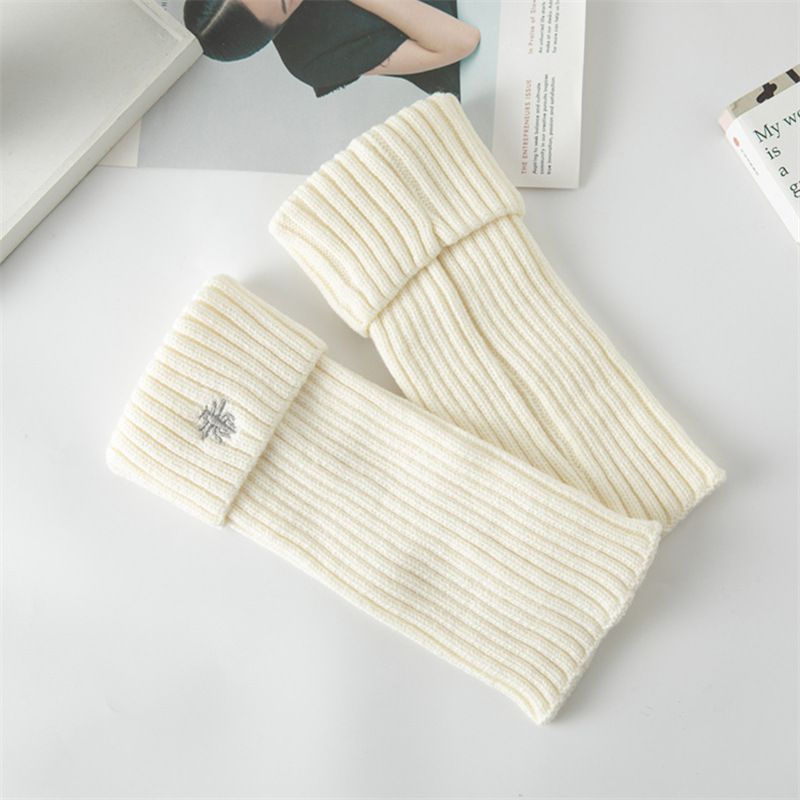 Fashion Little Bee Milk White Bee Embroidered Knitted Socks