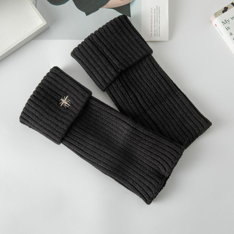 Fashion Little Bee Black Bee Embroidered Knitted Socks