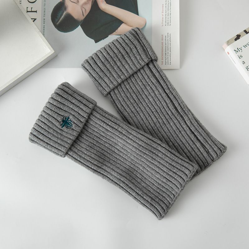 Fashion Little Bee Dark Gray Bee Embroidered Knitted Socks