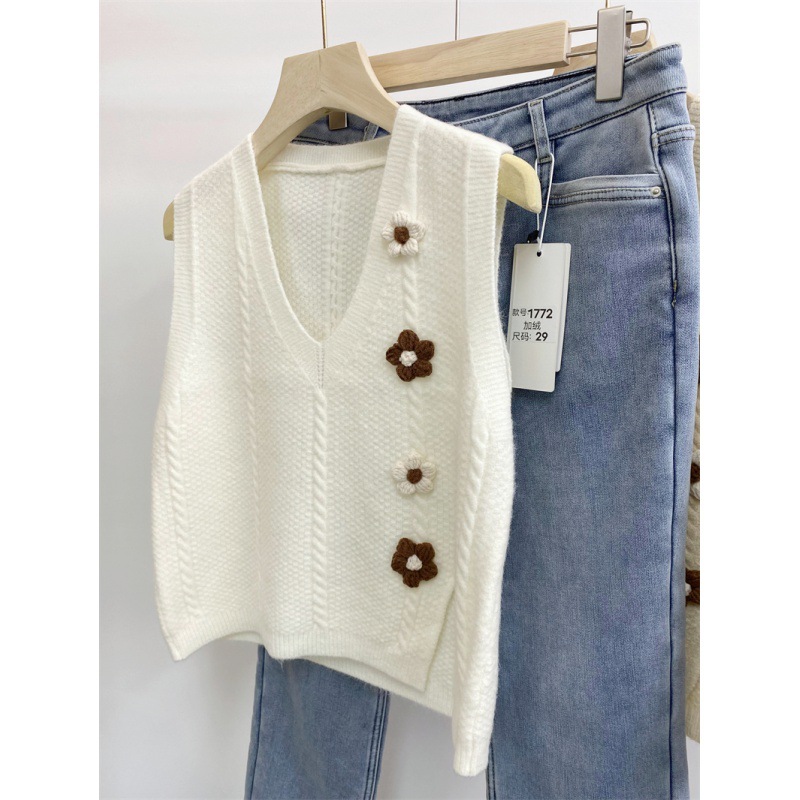 Fashion White Hemp Pattern Knitted Three-dimensional Flower Vest
