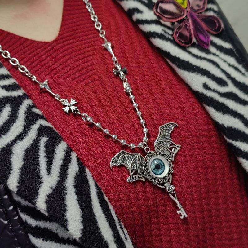 Fashion Silver Metal Eye Wings Necklace