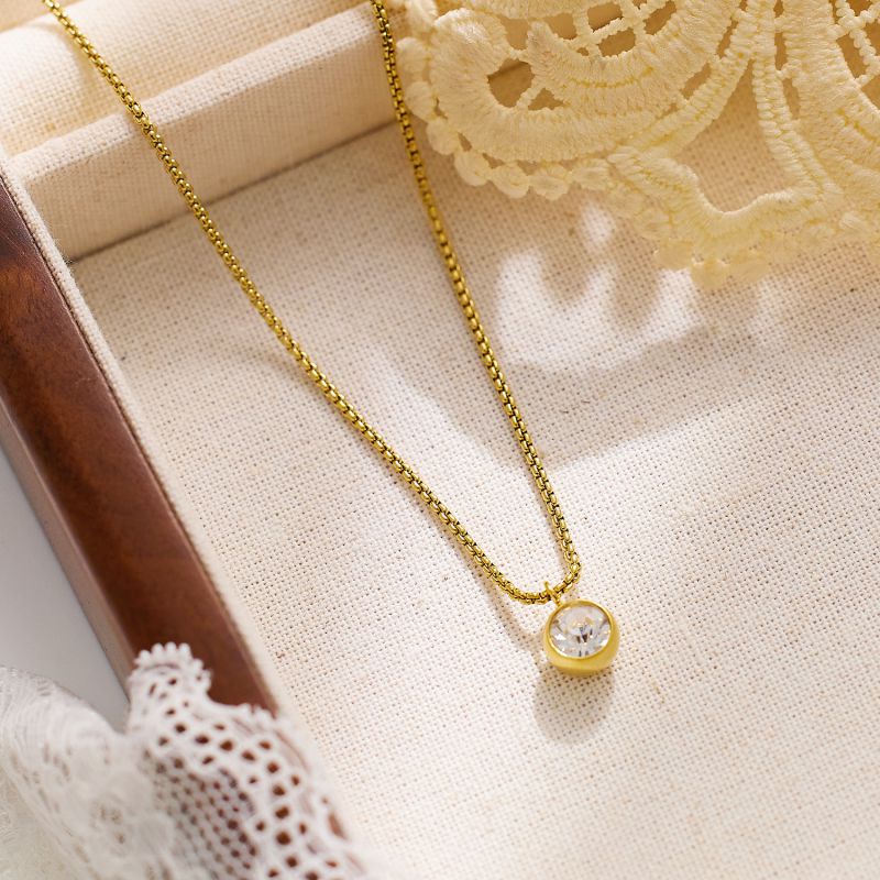 Fashion Gold Titanium Steel Diamond Round Necklace