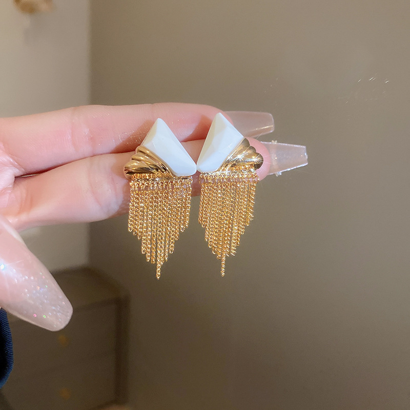 Fashion White Tassel (real Gold Plating) Copper Triangle Chain Tassel Earrings