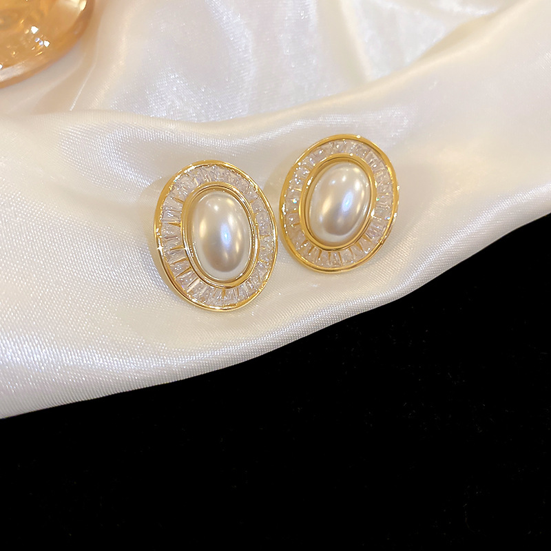 Fashion Gold (real Gold Plating) Metal Diamond Oval Pearl Stud Earrings
