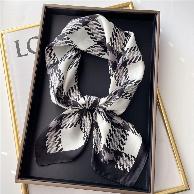 Fashion 32# Polyester Printed Square Scarf