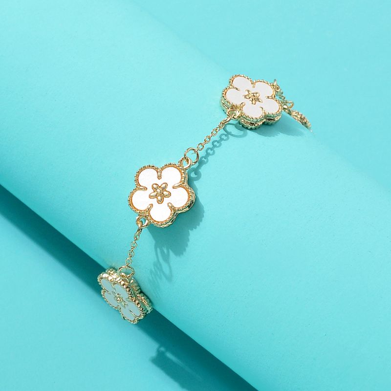 Fashion O White Bracelet Without Diamonds (15 Grams) Alloy Geometric Flower Bracelet
