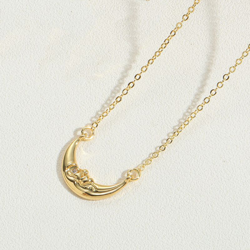 Fashion Crescent Moon Copper Gold-plated Crescent Moon Necklace