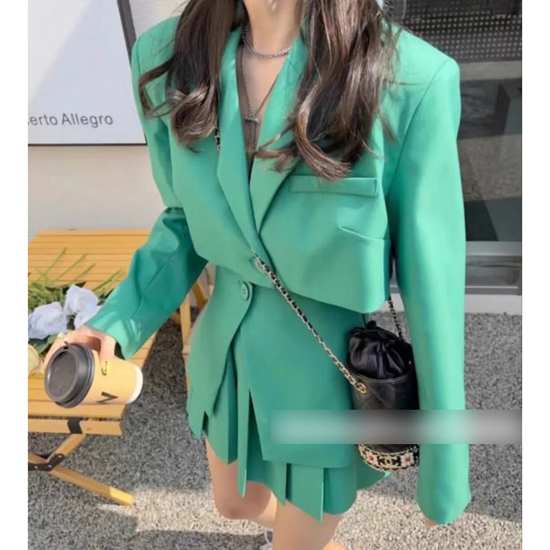 Fashion Green Polyester Lapel Short Blazer Pleated Skirt Suit