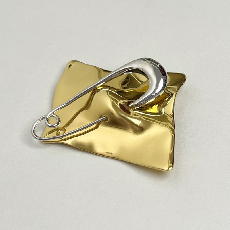 Fashion Gold Alloy Geometric Wave Pin Brooch