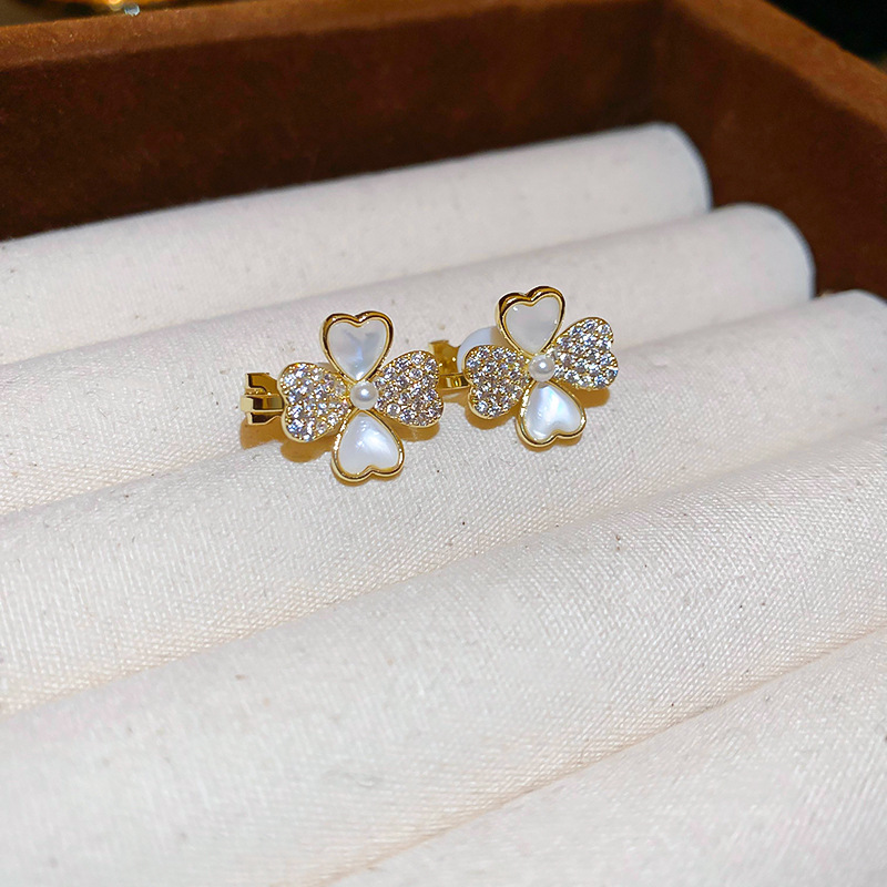 Fashion Ear Clip-gold (real Gold Plating) Metal Inlaid Zirconium Flower Ear Clips