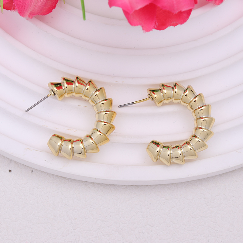 Fashion Golden Thread Metal Threaded C-shaped Earrings