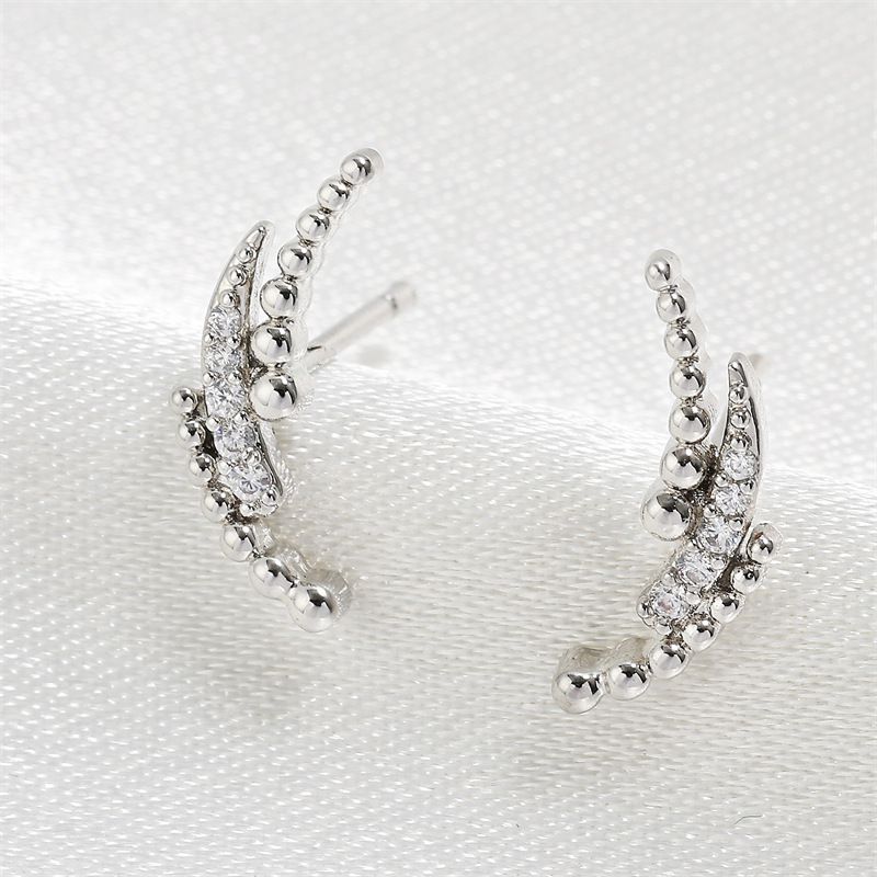 Fashion White Platinum Plated Copper Inlaid Zirconium Geometric Stud Earrings