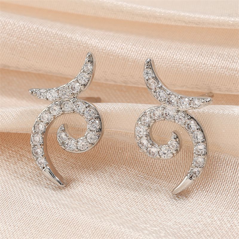 Fashion White Platinum Plated Copper Inlaid Zirconium Geometric Stud Earrings