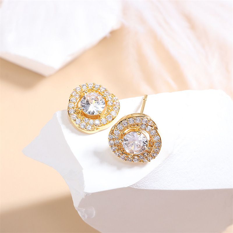 Fashion White Gold Plated Copper Inlaid Zirconium Geometric Stud Earrings