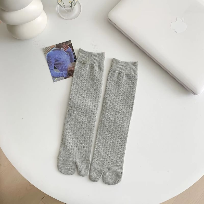 Fashion Light Grey Cotton Mid-calf Two-finger Socks