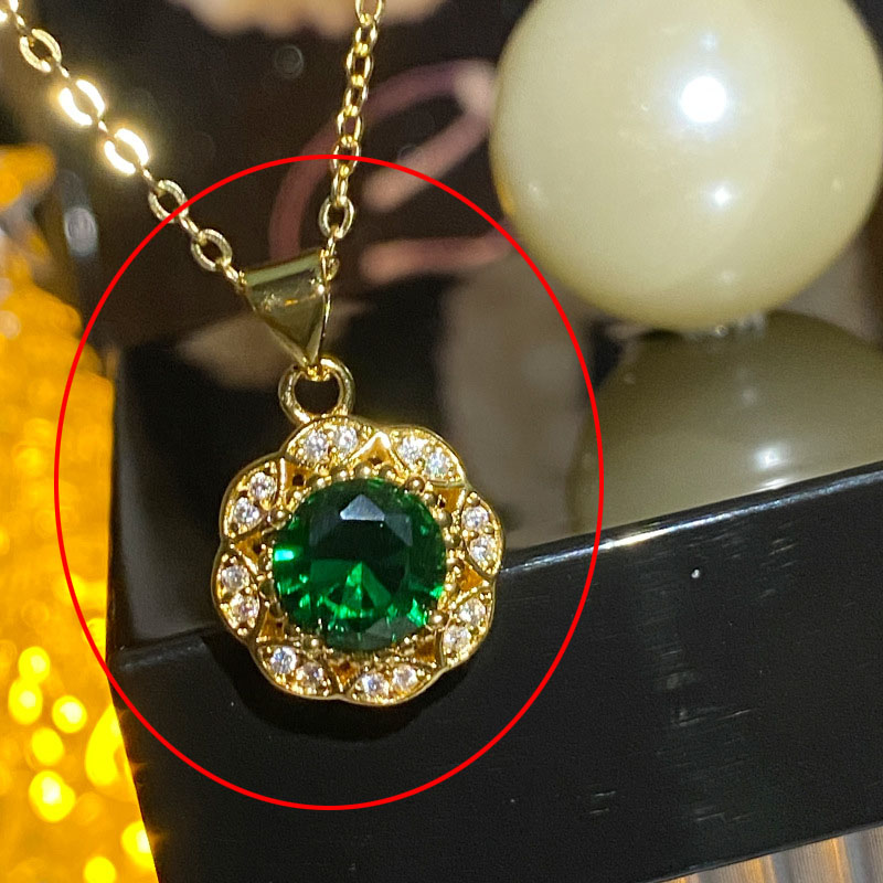 Fashion 【green Spinal】does Not Contain Chain Gold Plated Copper Geometric Pendant With Diamonds
