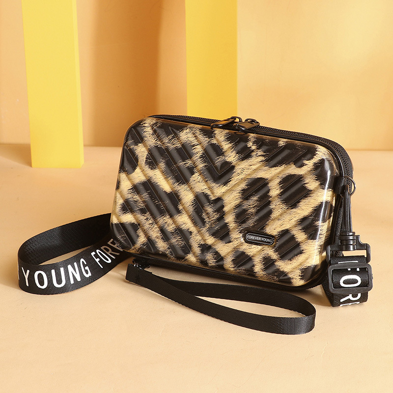 Fashion 2#v-shaped Leopard Print Black Pu Twill Large Capacity Crossbody Bag