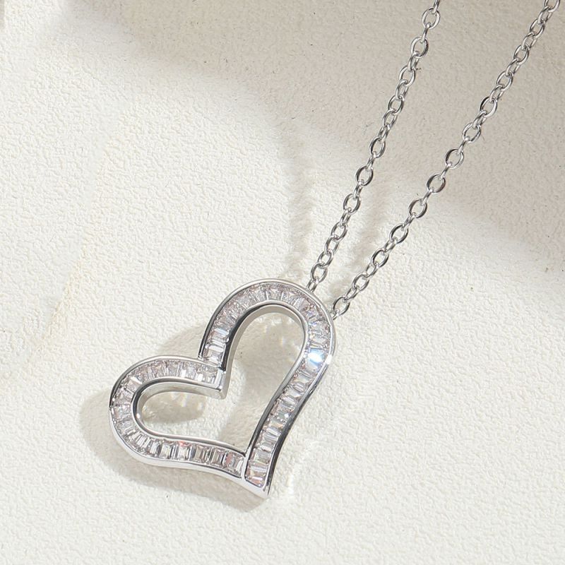 Fashion Zircon Heart Gold-plated Copper And Diamond Love Necklace