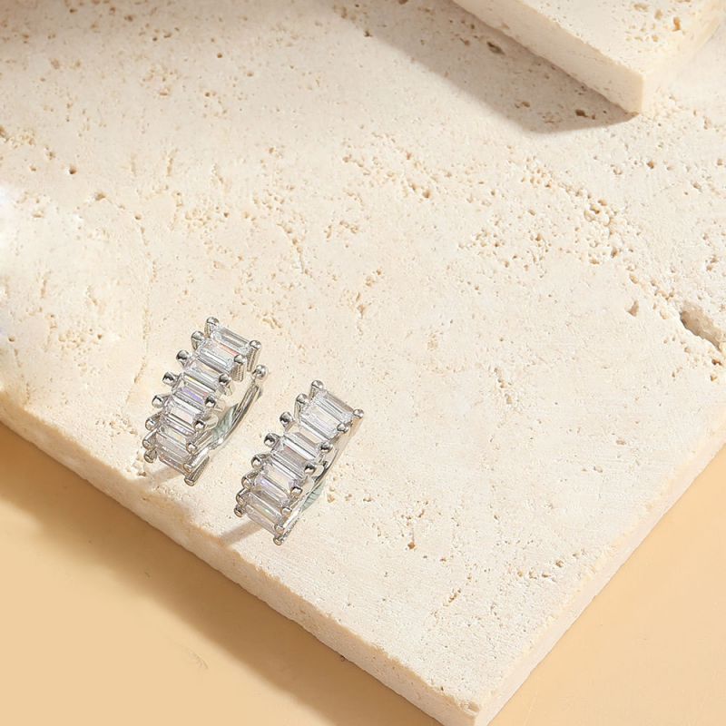 Fashion Square White Zirconium (silver) Gold-plated Copper Inlaid Zirconium C-shaped Earrings