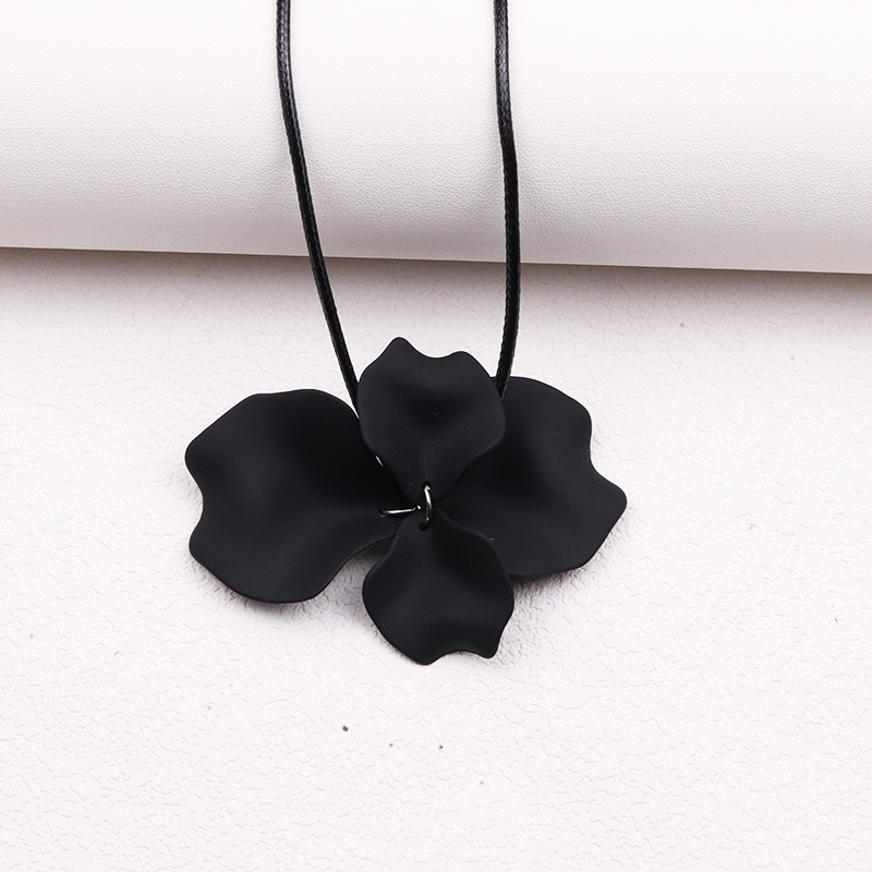 Fashion Black Flowers-necklace Leather Petal Necklace