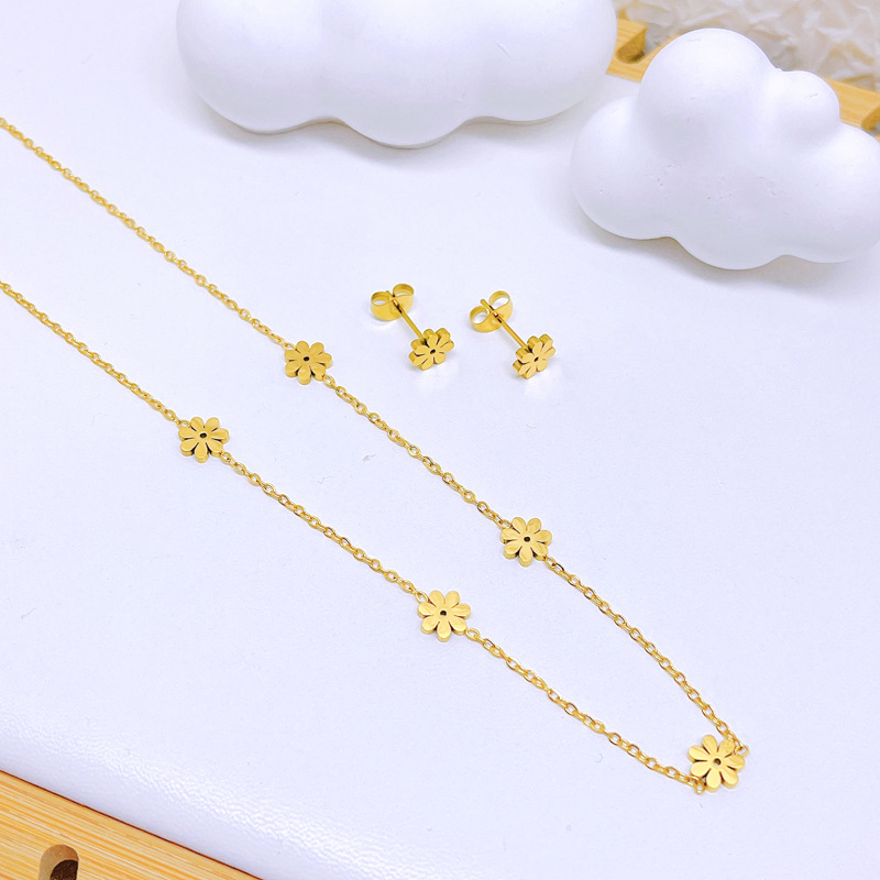 Fashion Two Piece Set Stainless Steel Small Chrysanthemum Earrings And Necklace Set