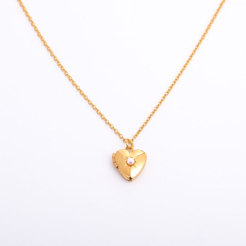 Fashion June Gold-plated Copper And Diamond Heart Openable Necklace