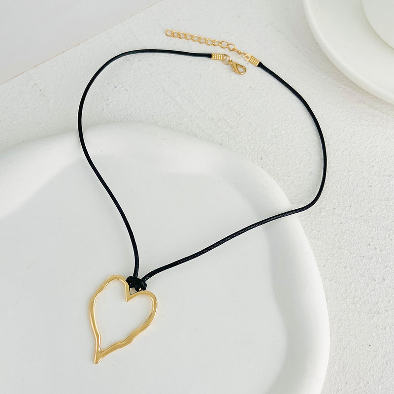 Fashion 4# Alloy Hollow Love Necklace