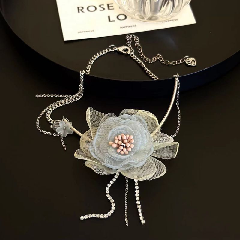 Fashion Silver Lace Flower Necklace