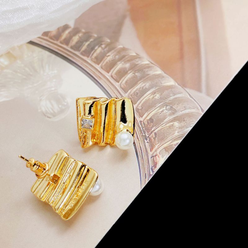Fashion Pleated Square (real Gold Plating To Preserve Color) Copper And Diamond Geometric Pleated Stud Earrings