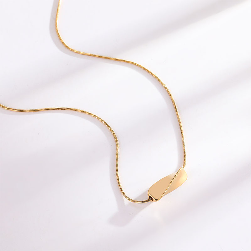 Fashion Geometric Twisted Gold Necklace Titanium Steel Geometric Twist Necklace