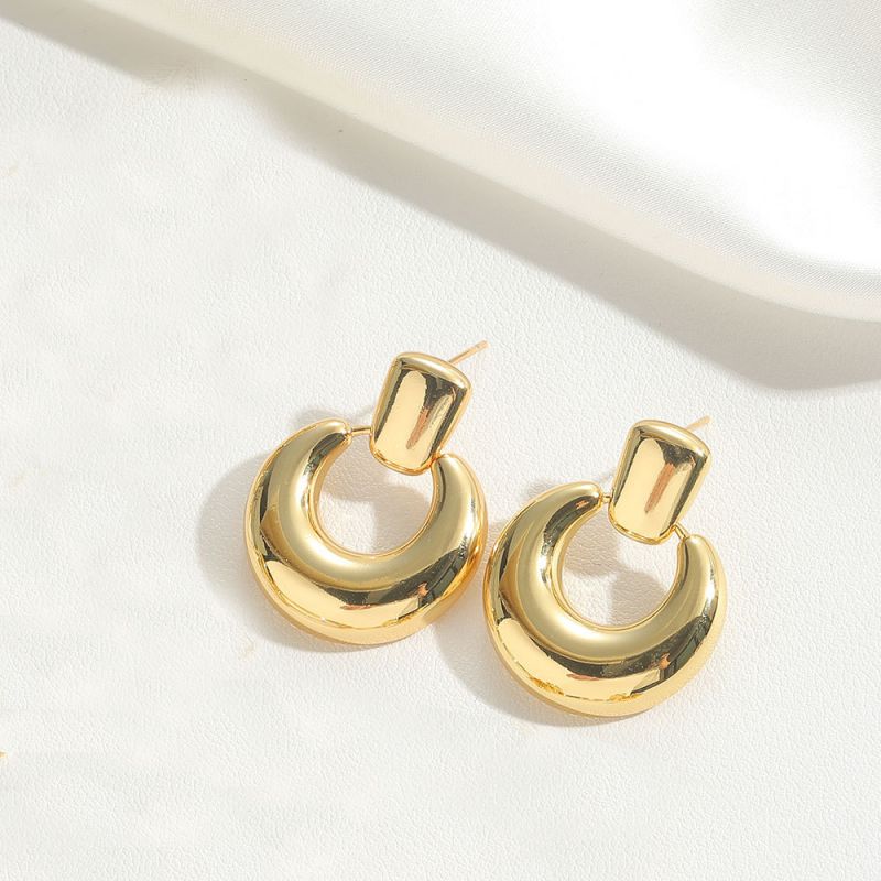 Fashion Round Style Gold-plated Copper Round Stud Earrings