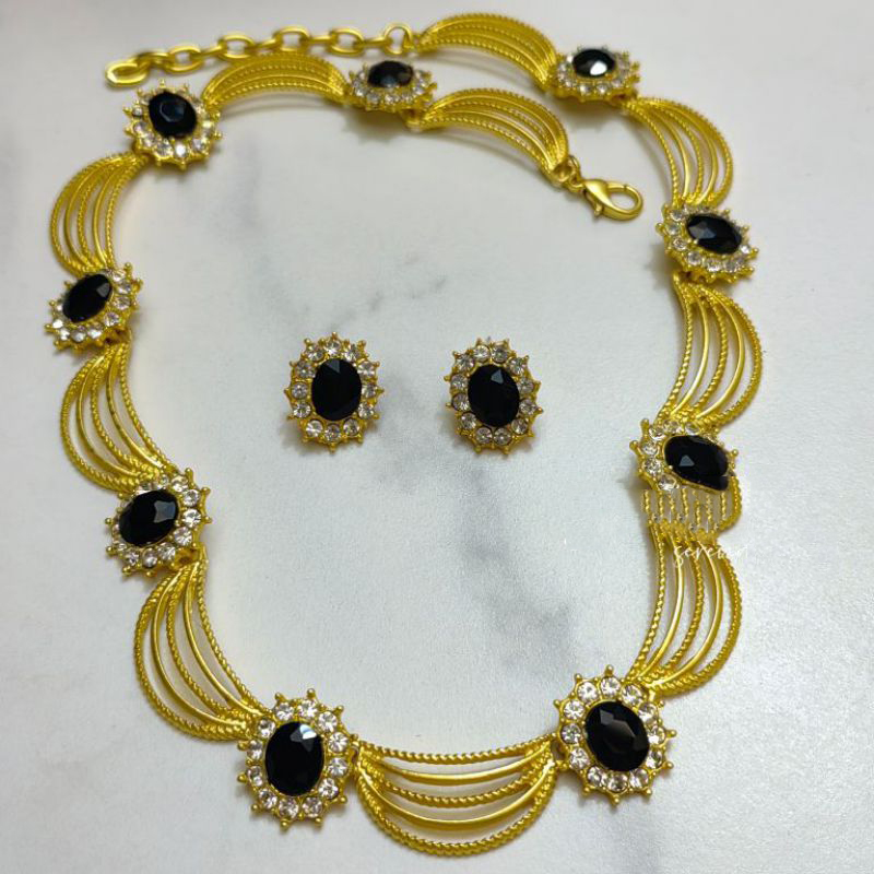 Fashion A Set Of Offers Geometric Diamond Oval Necklace And Earrings Set