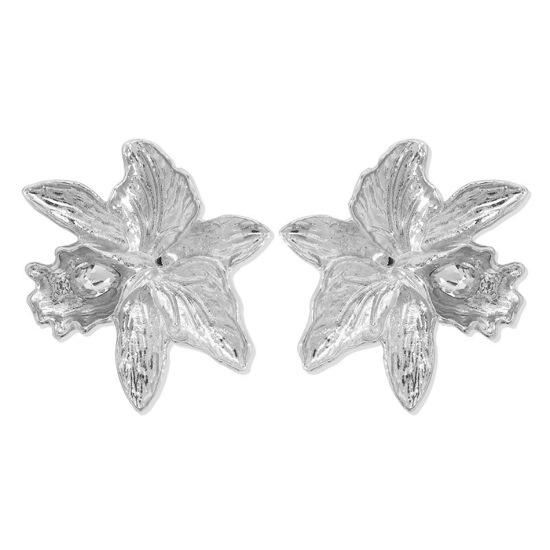 Fashion White King Metal Floral Stud Earrings