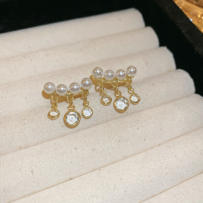 Fashion Gold Metal Diamond Pearl Stud Earrings