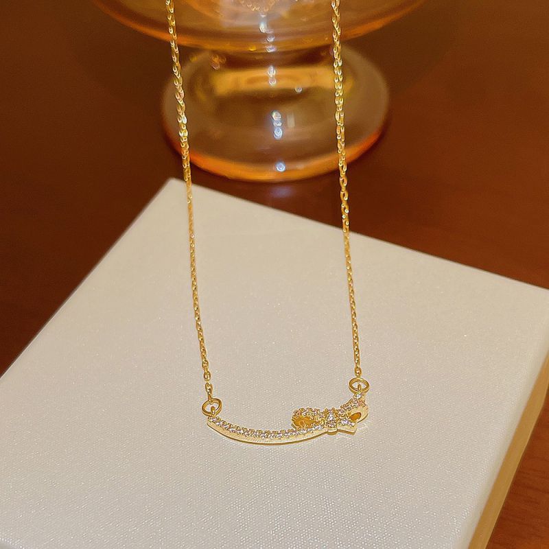 Fashion Gold Titanium Steel Diamond Curved Necklace