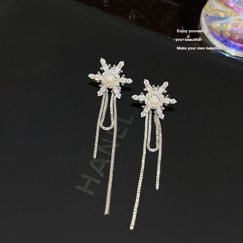 Fashion Silver Copper Inlaid Zirconium Snowflake Earrings