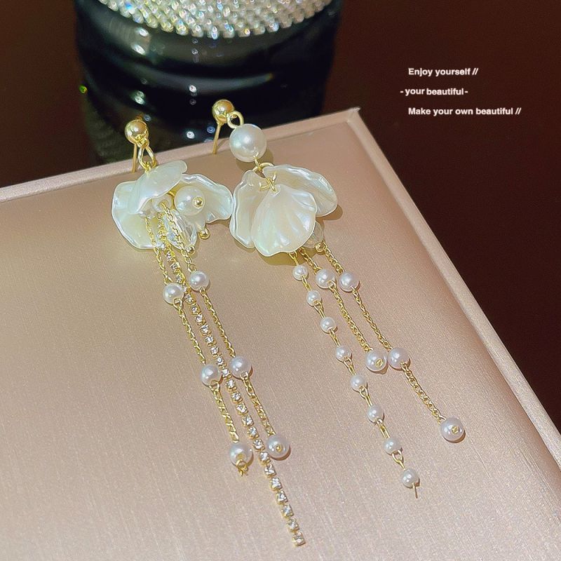 Fashion Gold Copper Geometric Petal Pearl Earrings