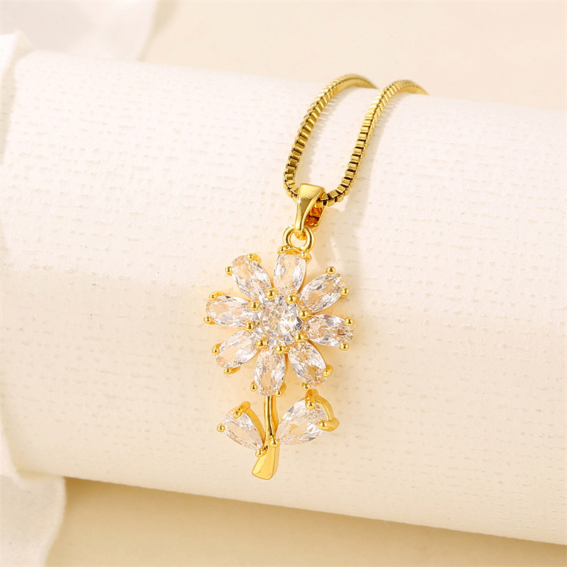 Fashion Gold Stainless Steel Zirconia Daisy Necklace