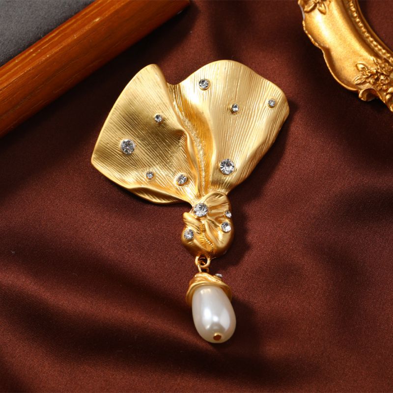 Fashion Matt Gold Pleated Bow With Pearls Alloy Pleated Bow Hanging Pearl Brooch