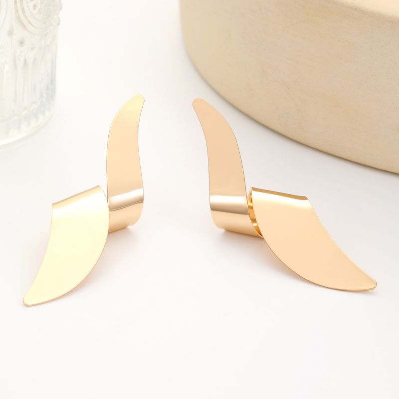 Fashion Gold Glossy Twisted Earrings