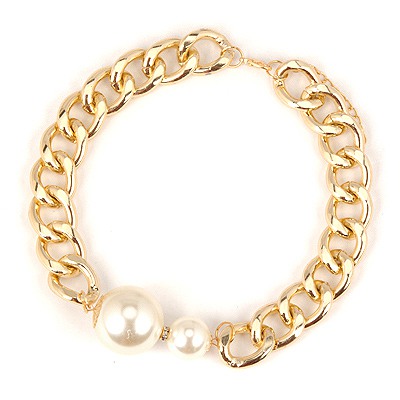 Oversized White Pearl Decorated Chain Design