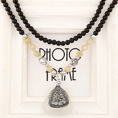 Victorian Silver Color Diamond Decorated Triangle Pendant Design Alloy Beaded Necklaces