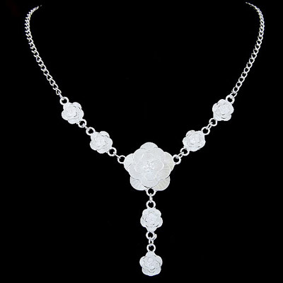 2011 White Flower Shape Decorated Simple Design Alloy Bib Necklaces