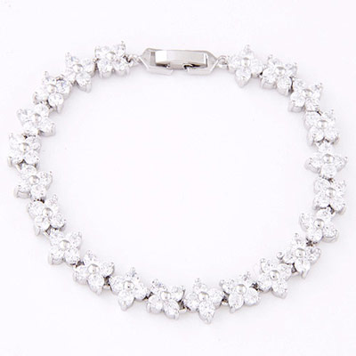 Fresh White Diamond Decorated Clover Shape Design Zircon Crystal Bracelets