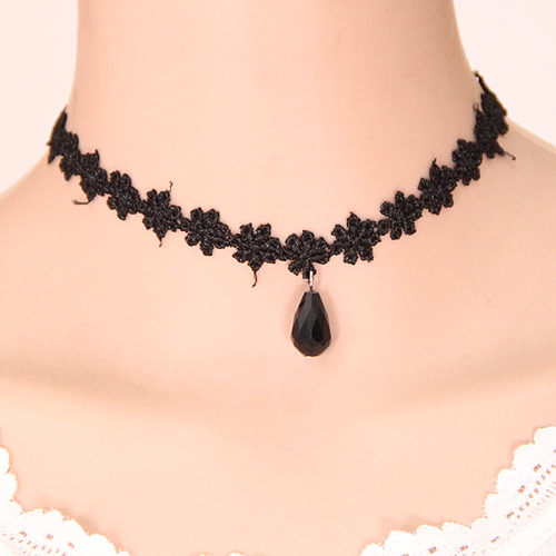 Elegant Black Bead Pendant Decorated Flower Shape Design