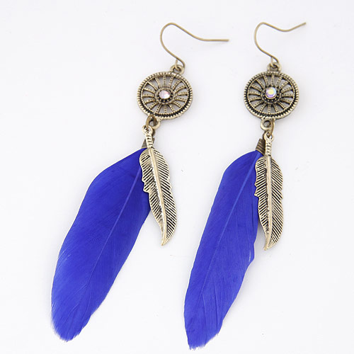 Personality Sapphire Blue Round Shape Decorated Feather Pendant Design