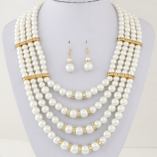 Fashion White Pearl Decorated Multilayer Design