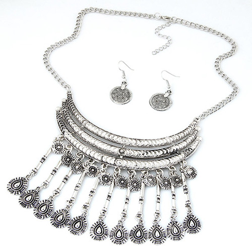 Exaggerate Anti-silver Tassel Pendant Decorated Collar Design
