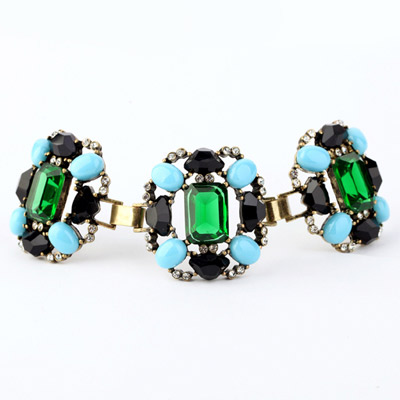 Extravagant Green Gemstone Decorated Simple Design
