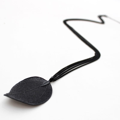 Retro Black Leaf Pendant Decorated Simple Design